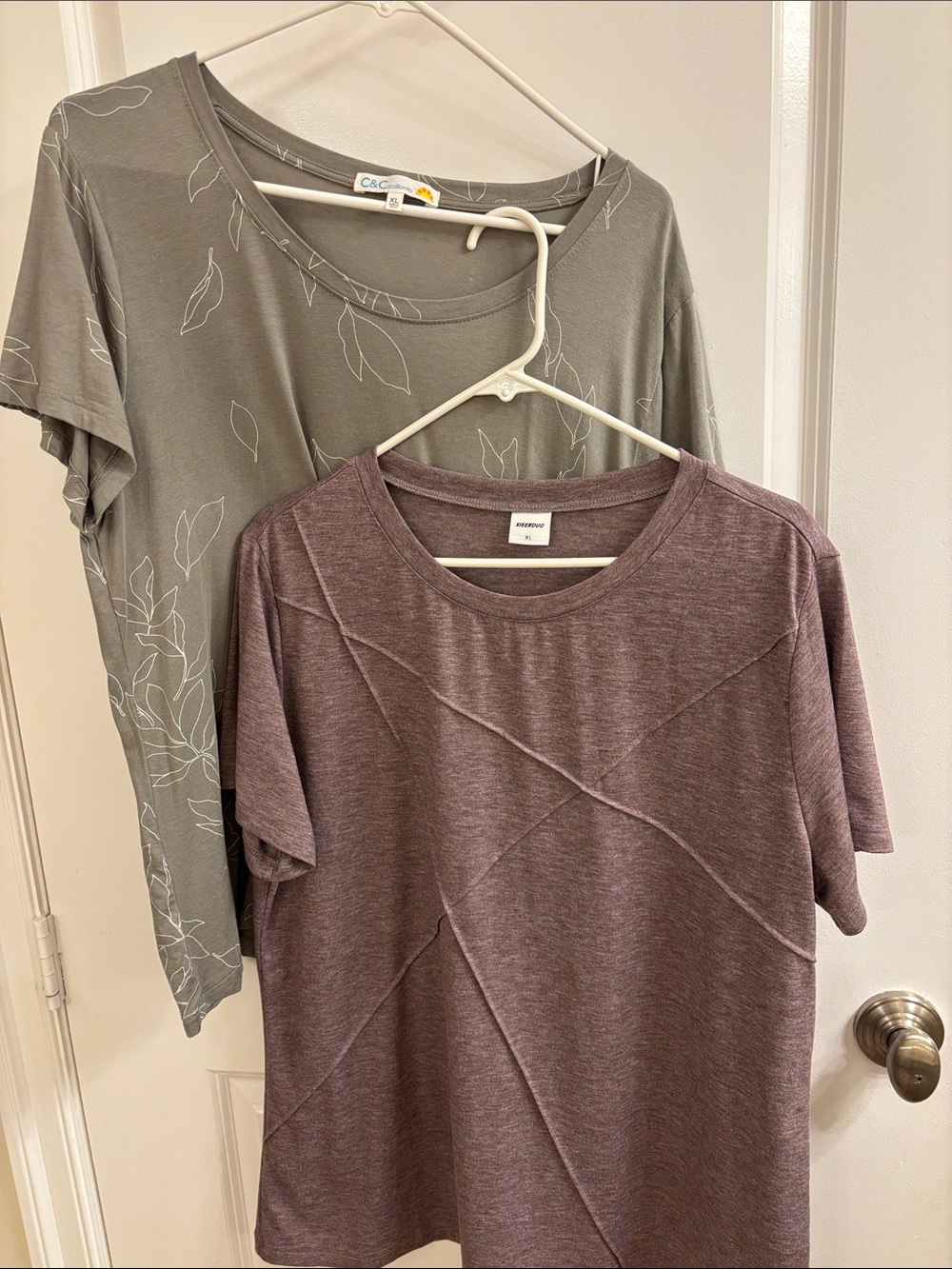 C&C California Dusty Plum Short-Sleeve Tee with Olive Leaf Print Top